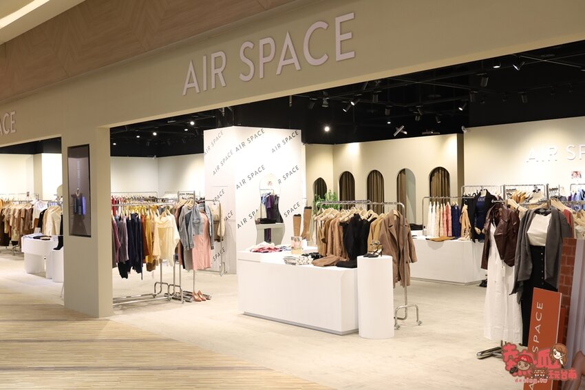 【高雄景點】全台最強美式生活Outlets！超過220間店家進駐，還有全台最大的VR虛擬實境樂園：SKM Park - 熱血玩台南。跳躍新世界