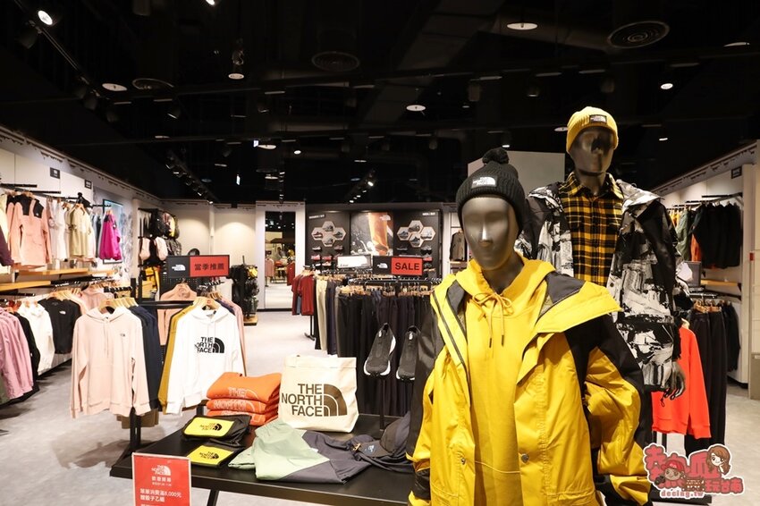 【高雄景點】全台最強美式生活Outlets！超過220間店家進駐，還有全台最大的VR虛擬實境樂園：SKM Park - 熱血玩台南。跳躍新世界