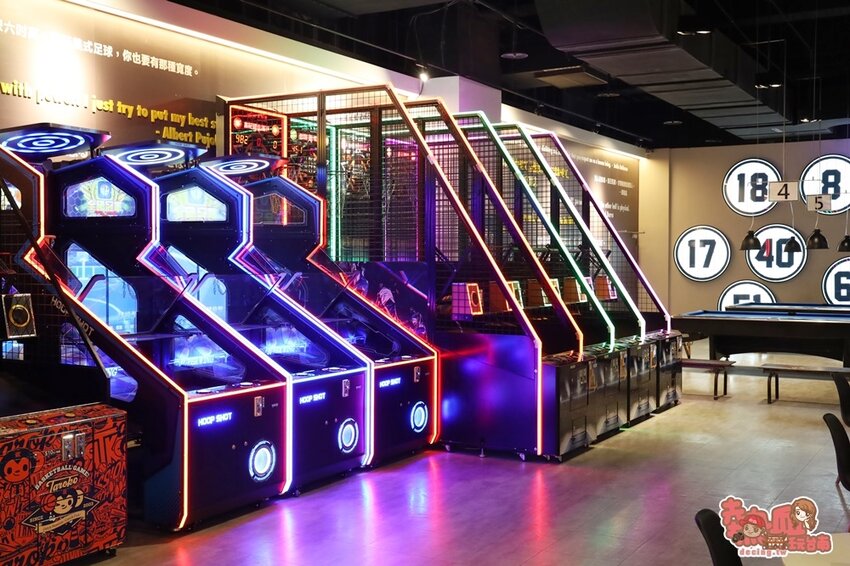 【高雄景點】全台最強美式生活Outlets！超過220間店家進駐，還有全台最大的VR虛擬實境樂園：SKM Park - 熱血玩台南。跳躍新世界