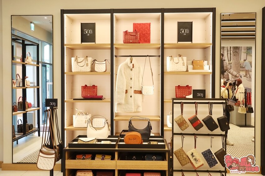 【高雄景點】全台最強美式生活Outlets！超過220間店家進駐，還有全台最大的VR虛擬實境樂園：SKM Park - 熱血玩台南。跳躍新世界