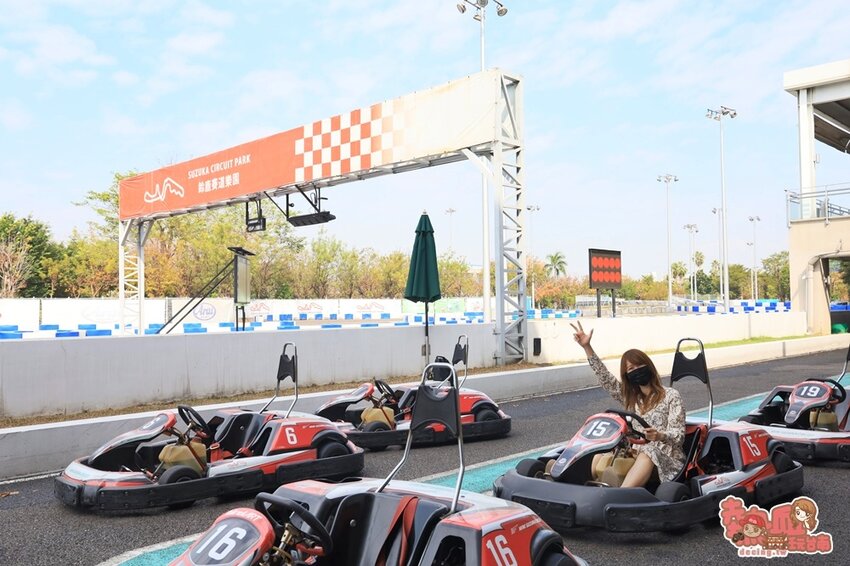 【高雄景點】全台最強美式生活Outlets！超過220間店家進駐，還有全台最大的VR虛擬實境樂園：SKM Park - 熱血玩台南。跳躍新世界