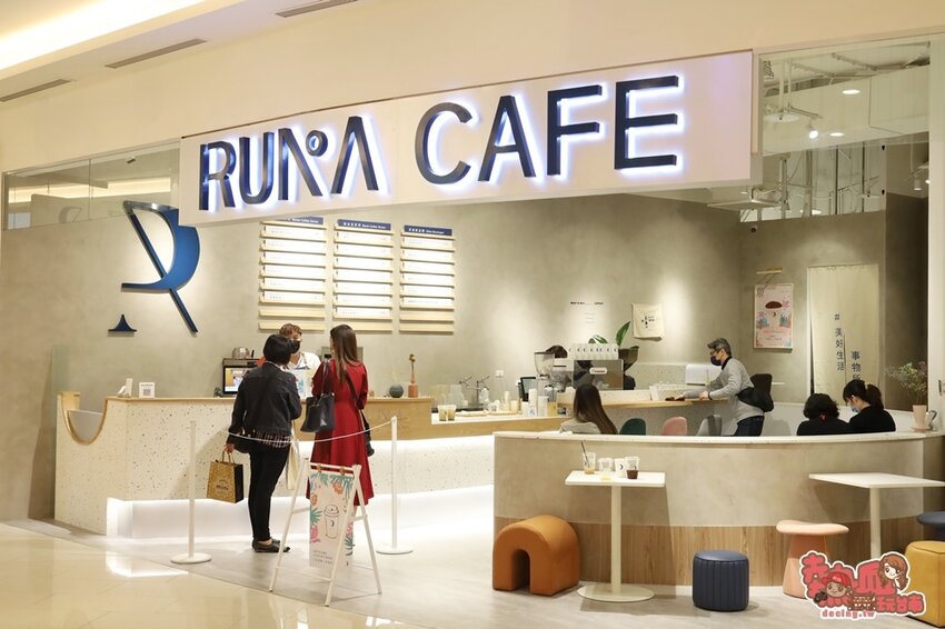 【高雄景點】全台最強美式生活Outlets！超過220間店家進駐，還有全台最大的VR虛擬實境樂園：SKM Park - 熱血玩台南。跳躍新世界