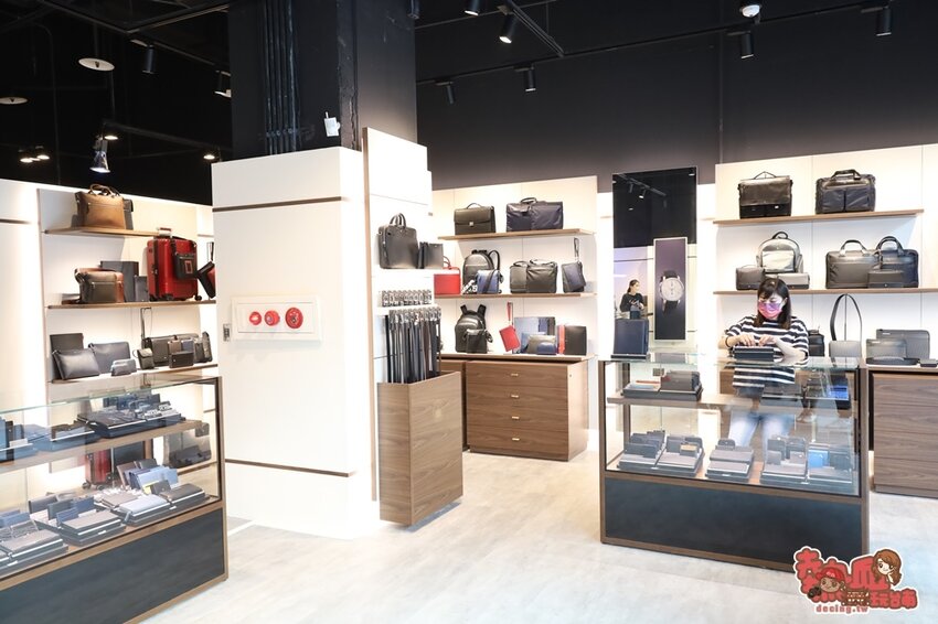 【高雄景點】全台最強美式生活Outlets！超過220間店家進駐，還有全台最大的VR虛擬實境樂園：SKM Park - 熱血玩台南。跳躍新世界