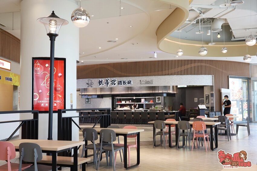 【高雄景點】全台最強美式生活Outlets！超過220間店家進駐，還有全台最大的VR虛擬實境樂園：SKM Park - 熱血玩台南。跳躍新世界