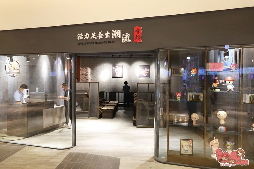 【高雄景點】全台最強美式生活Outlets！超過220間店家進駐，還有全台最大的VR虛擬實境樂園：SKM Park - 熱血玩台南。跳躍新世界