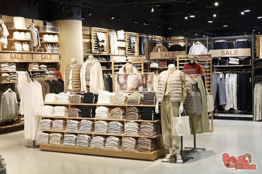 【高雄景點】全台最強美式生活Outlets！超過220間店家進駐，還有全台最大的VR虛擬實境樂園：SKM Park - 熱血玩台南。跳躍新世界