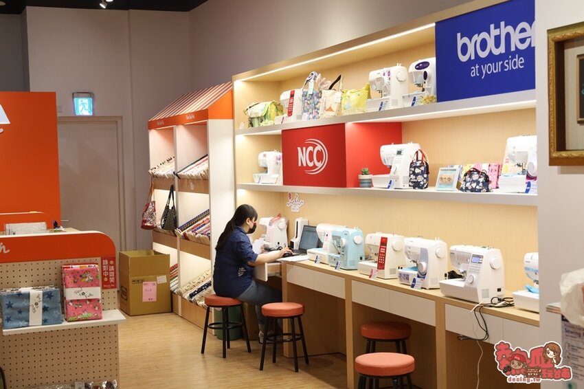 【高雄景點】全台最強美式生活Outlets！超過220間店家進駐，還有全台最大的VR虛擬實境樂園：SKM Park - 熱血玩台南。跳躍新世界