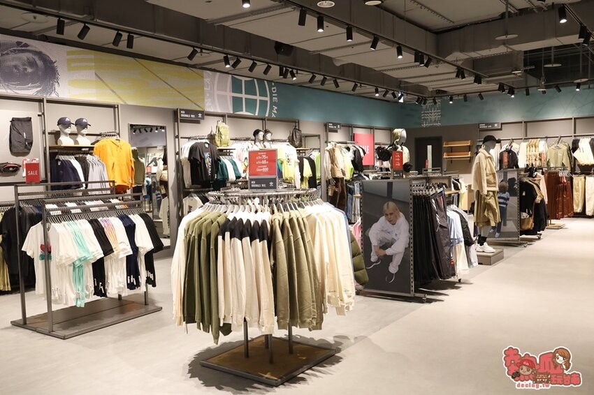 【高雄景點】全台最強美式生活Outlets！超過220間店家進駐，還有全台最大的VR虛擬實境樂園：SKM Park - 熱血玩台南。跳躍新世界