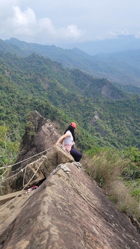 【台南.楠西區】伍龍登山口停車場直奔獵鷹尖+梅嶺一線天。住宿:玉井微風栩栩晴意天空