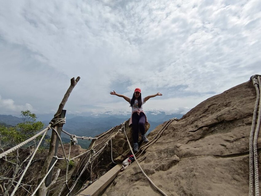 【台南.楠西區】伍龍登山口停車場直奔獵鷹尖+梅嶺一線天。住宿:玉井微風栩栩晴意天空