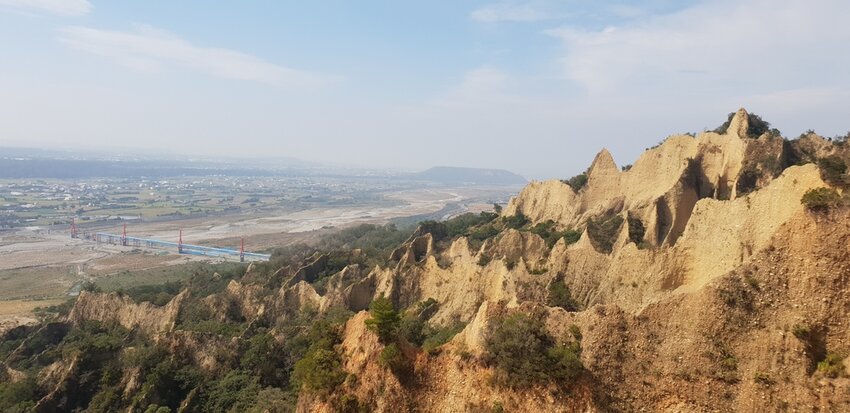 190063.jpg - 【苗栗.三義】帶著貓咪去旅行超壯觀火燄山。大峽谷來回約4.5小時