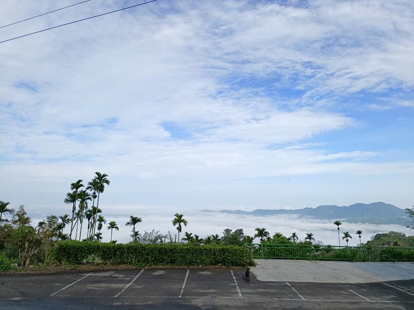 【台南.楠西區】伍龍登山口停車場直奔獵鷹尖+梅嶺一線天。住宿:玉井微風栩栩晴意天空
