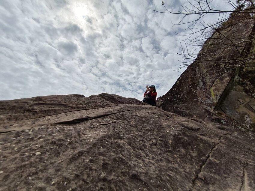 【台南.楠西區】伍龍登山口停車場直奔獵鷹尖+梅嶺一線天。住宿:玉井微風栩栩晴意天空