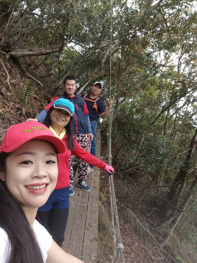 【台南.楠西區】伍龍登山口停車場直奔獵鷹尖+梅嶺一線天。住宿:玉井微風栩栩晴意天空