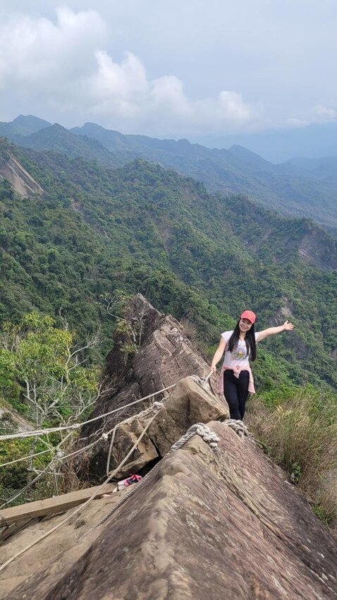 【台南.楠西區】伍龍登山口停車場直奔獵鷹尖+梅嶺一線天。住宿:玉井微風栩栩晴意天空