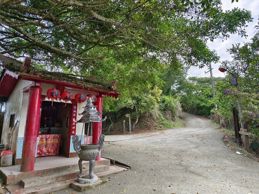 【台南.楠西區】伍龍登山口停車場直奔獵鷹尖+梅嶺一線天。住宿:玉井微風栩栩晴意天空