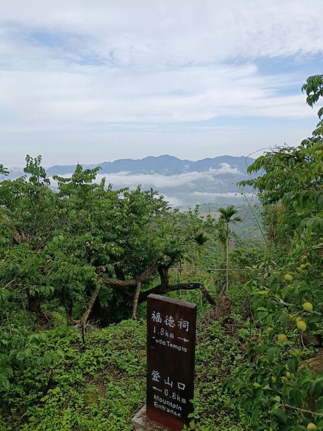 【台南.楠西區】伍龍登山口停車場直奔獵鷹尖+梅嶺一線天。住宿:玉井微風栩栩晴意天空