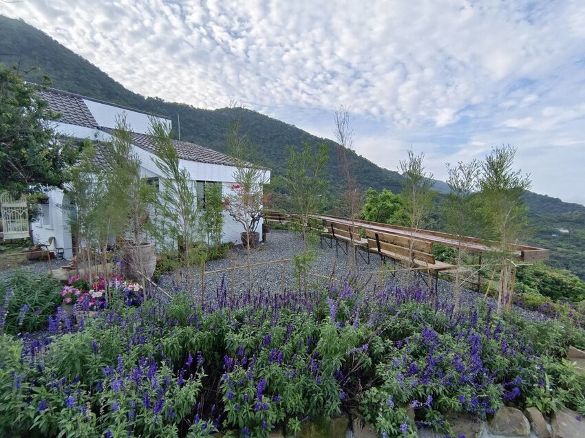 【台南.楠西區】伍龍登山口停車場直奔獵鷹尖+梅嶺一線天。住宿:玉井微風栩栩晴意天空