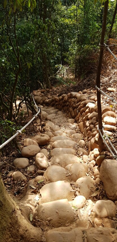 190027.jpg - 【苗栗.三義】帶著貓咪去旅行超壯觀火燄山。大峽谷來回約4.5小時