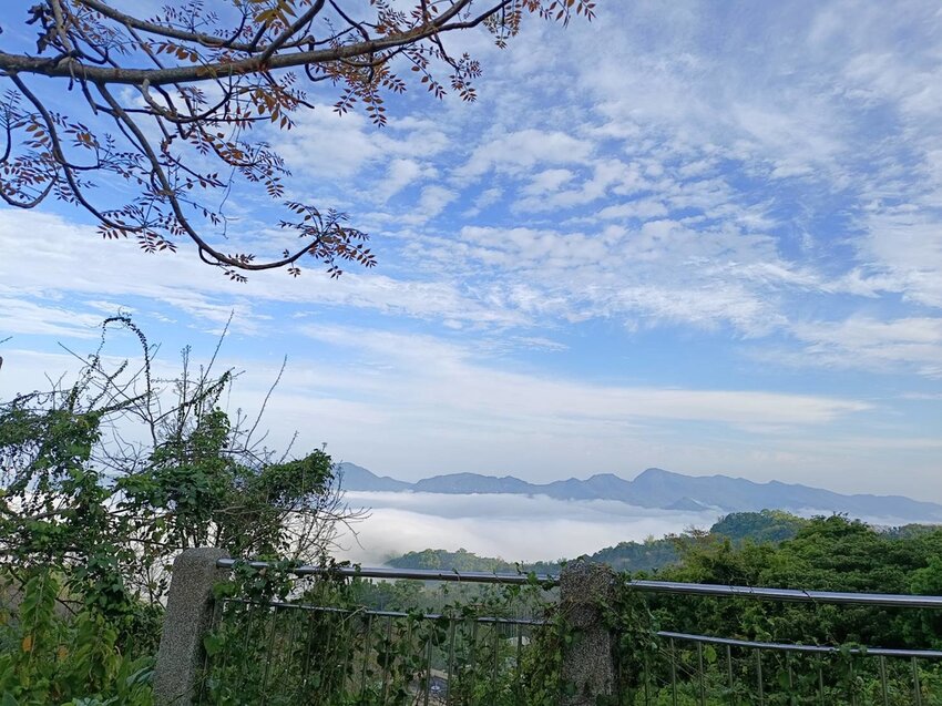 【台南.楠西區】伍龍登山口停車場直奔獵鷹尖+梅嶺一線天。住宿:玉井微風栩栩晴意天空