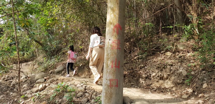 190074.jpg - 【苗栗.三義】帶著貓咪去旅行超壯觀火燄山。大峽谷來回約4.5小時