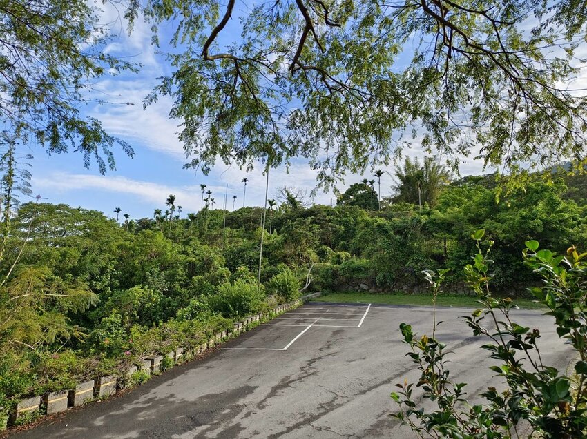 【台南.楠西區】伍龍登山口停車場直奔獵鷹尖+梅嶺一線天。住宿:玉井微風栩栩晴意天空