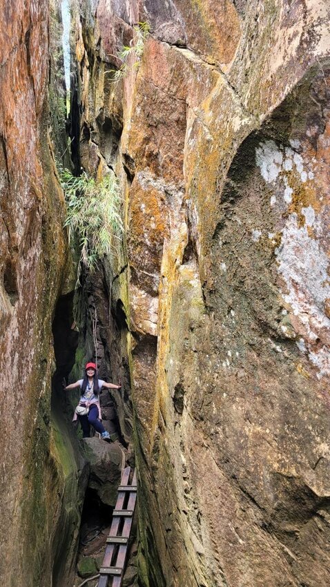 【台南.楠西區】伍龍登山口停車場直奔獵鷹尖+梅嶺一線天。住宿:玉井微風栩栩晴意天空
