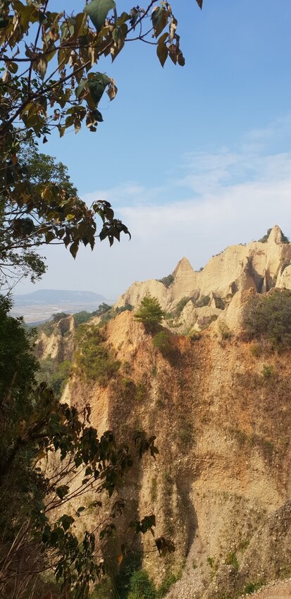 190067.jpg - 【苗栗.三義】帶著貓咪去旅行超壯觀火燄山。大峽谷來回約4.5小時