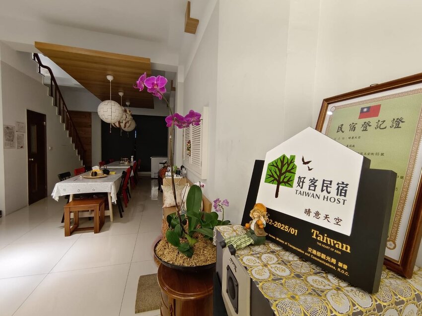 【台南.楠西區】伍龍登山口停車場直奔獵鷹尖+梅嶺一線天。住宿:玉井微風栩栩晴意天空