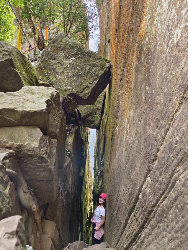 【台南.楠西區】伍龍登山口停車場直奔獵鷹尖+梅嶺一線天。住宿:玉井微風栩栩晴意天空
