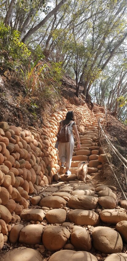 190066.jpg - 【苗栗.三義】帶著貓咪去旅行超壯觀火燄山。大峽谷來回約4.5小時