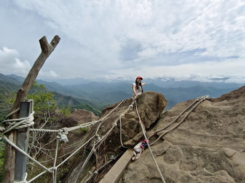 【台南.楠西區】伍龍登山口停車場直奔獵鷹尖+梅嶺一線天。住宿:玉井微風栩栩晴意天空