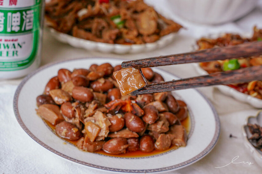 海裕芬嚕嚕姑滷 |宅配即食滷味禮盒，笑禮藏飽禮盒新品上市，一次吃到6種好吃的下酒菜，3/2~3/8用GOMAJI訂購消費即享5%回饋哦～ - 艾薇覓食趣