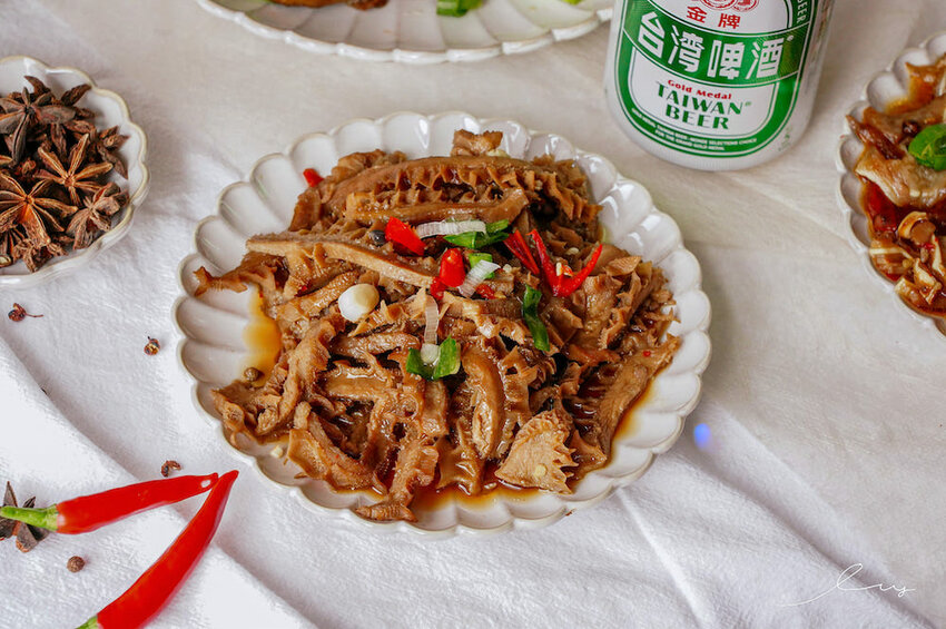 海裕芬嚕嚕姑滷 |宅配即食滷味禮盒，笑禮藏飽禮盒新品上市，一次吃到6種好吃的下酒菜，3/2~3/8用GOMAJI訂購消費即享5%回饋哦～ - 艾薇覓食趣