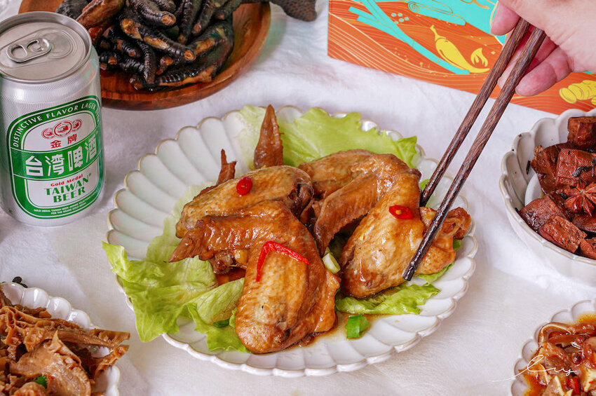 海裕芬嚕嚕姑滷 |宅配即食滷味禮盒，笑禮藏飽禮盒新品上市，一次吃到6種好吃的下酒菜，3/2~3/8用GOMAJI訂購消費即享5%回饋哦～ - 艾薇覓食趣