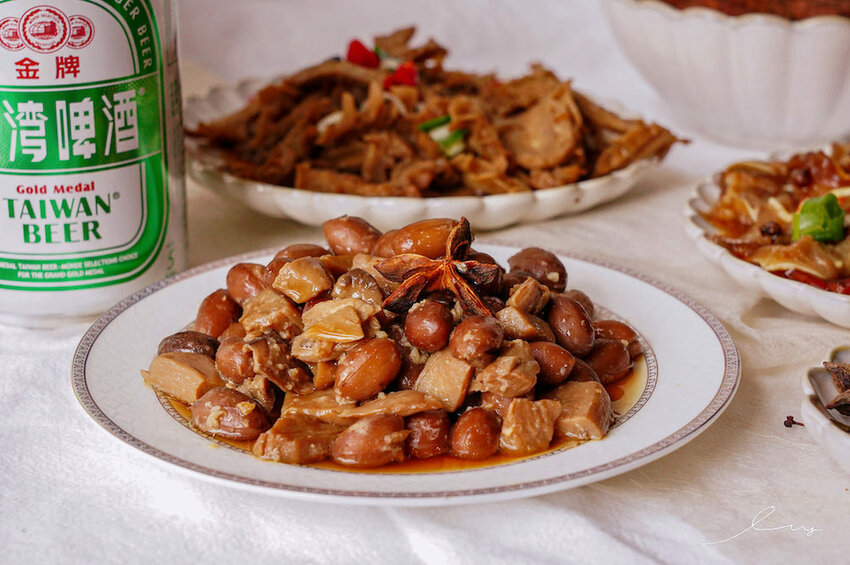 海裕芬嚕嚕姑滷 |宅配即食滷味禮盒，笑禮藏飽禮盒新品上市，一次吃到6種好吃的下酒菜，3/2~3/8用GOMAJI訂購消費即享5%回饋哦～ - 艾薇覓食趣