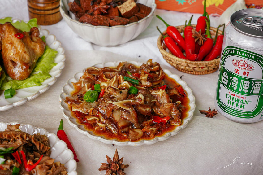 海裕芬嚕嚕姑滷 |宅配即食滷味禮盒，笑禮藏飽禮盒新品上市，一次吃到6種好吃的下酒菜，3/2~3/8用GOMAJI訂購消費即享5%回饋哦～ - 艾薇覓食趣