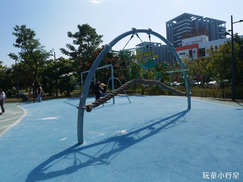 台南圖書館總館～閱之森公園遊戲場｜台南玩沙