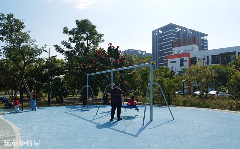 台南圖書館總館～閱之森公園遊戲場｜台南玩沙