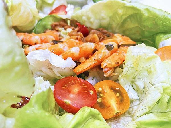 宅配生鮮│Food-x鮮蔬百寶箱:菜箱開箱做西餐料理,高級食材做豐盛三餐│啤酒鮮蝦溫沙拉、照燒雞腿排、櫛瓜煎餅、紅酒甜醬漢堡肉排餐、酥皮馬鈴薯