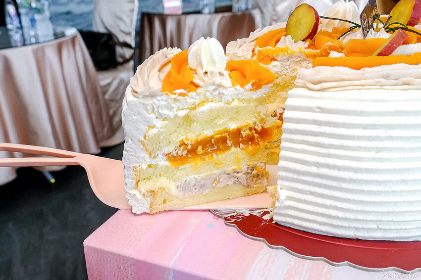 人氣牛奶糖慕斯、芋頭地瓜鮮奶油，糖印麵包母親節蛋糕推薦，芋泥結合地瓜泥是媽媽們的心頭好！