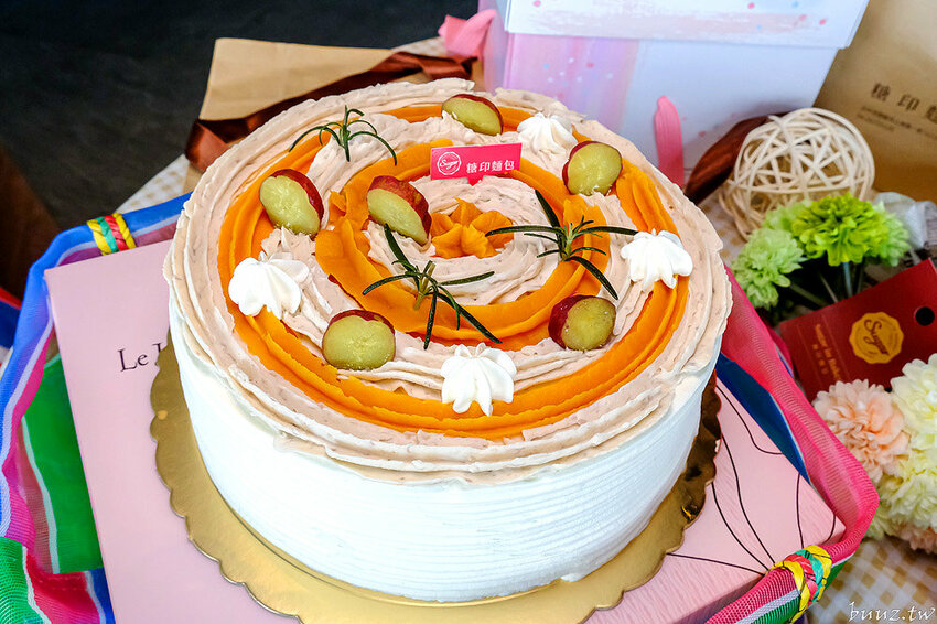 人氣牛奶糖慕斯、芋頭地瓜鮮奶油，糖印麵包母親節蛋糕推薦，芋泥結合地瓜泥是媽媽們的心頭好！