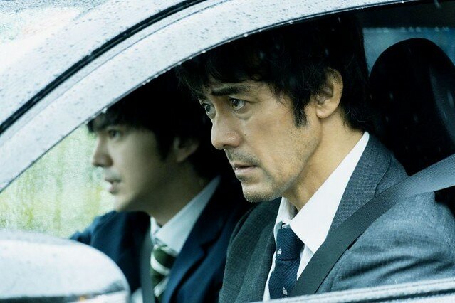 The movie posters & stills of 日本懸疑推理電影《那些得不到保護的人》(護られなかった者たちへ/In The Wake )will be launching in Taiwan from Apr 8, 2022 onwards.