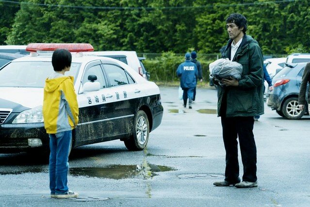 The movie posters & stills of 日本懸疑推理電影《那些得不到保護的人》(護られなかった者たちへ/In The Wake )will be launching in Taiwan from Apr 8, 2022 onwards.