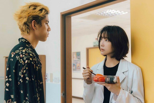 The posters & stills of Taiwan TV drama 2022公視年度喜劇《村裡來了個暴走女外科》(Mad Doctor) will be launching from May 7, 2022 onwards.