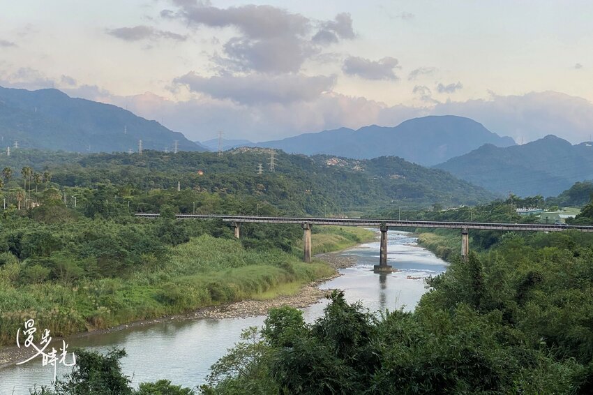 新北／新店小粗坑步道與直潭淨水廠－心曠神怡的碧綠新店溪畔散步