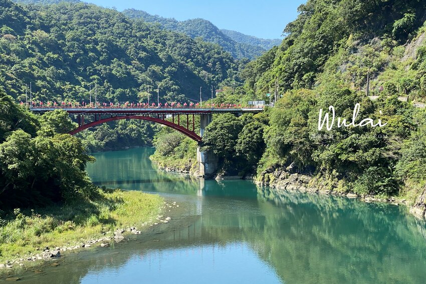 新北景點／烏來老街與烏來瀑布－原民特色山產小吃、烏來台車、溫泉街玩透透