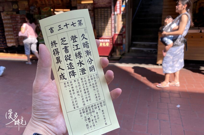 新北景點／烏來老街與烏來瀑布－原民特色山產小吃、烏來台車、溫泉街玩透透