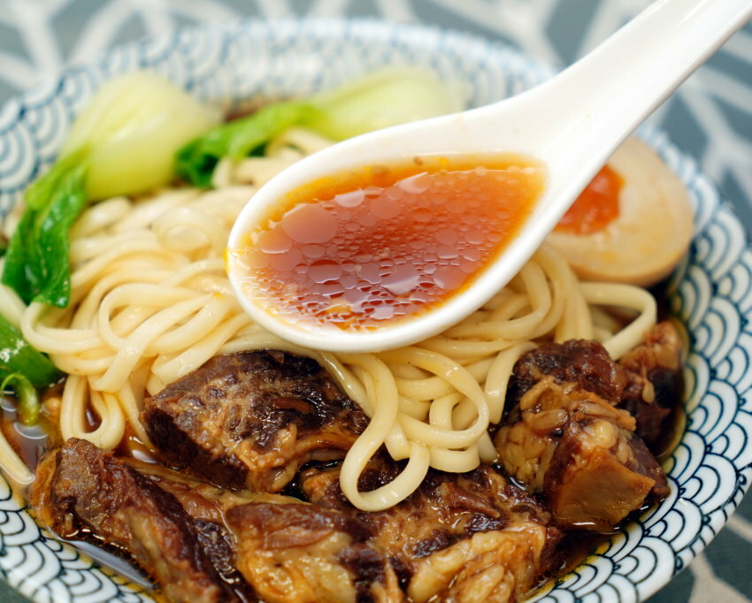 網購紅燒牛肉麵料理包5間品牌評比.混董創食、皇家傳承、晶華酒店、台北國賓、台北萬豪大PK!