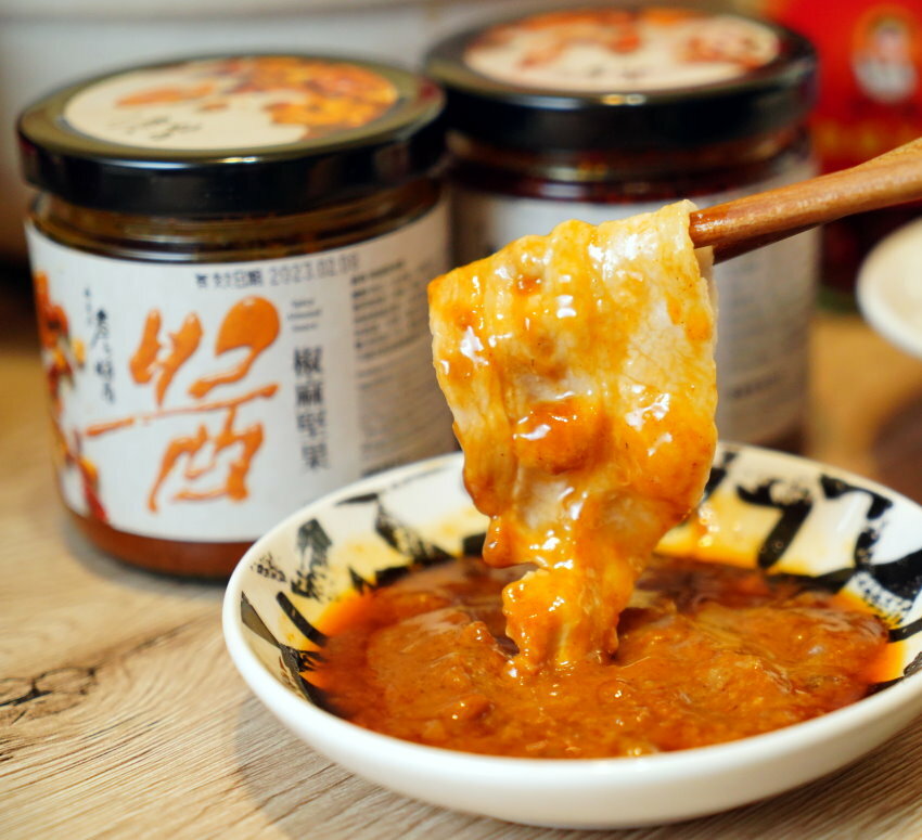 網路人氣辣椒醬評比．6款火鍋料理必備沾醬! 詹醬油潑辣子、椒麻堅果、鵝油辣椒、寧記辣椒、老干媽、扒扒飯